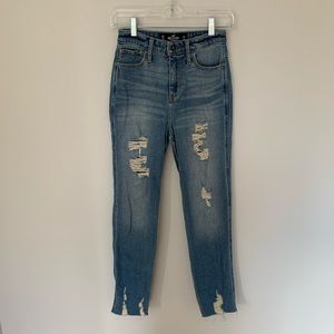 Hollister Ultra High-Rise Mom Jeans